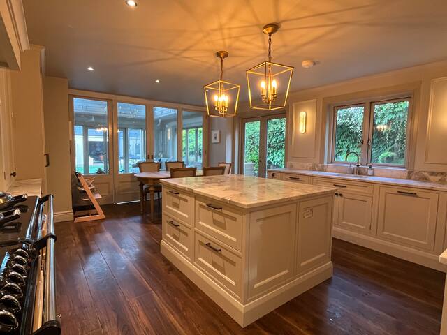 Stunning Large Victorian Period Family Home gallery image 3