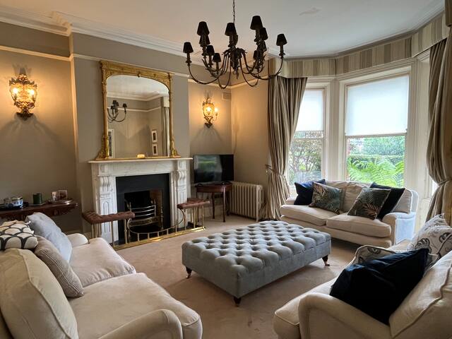 Stunning Large Victorian Period Family Home gallery image 4