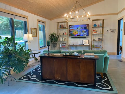 Popular Airbnb listing: NEW HOME Hot Tub~Gourmet Kitchen~King Bed~Goats! in Hendersonville