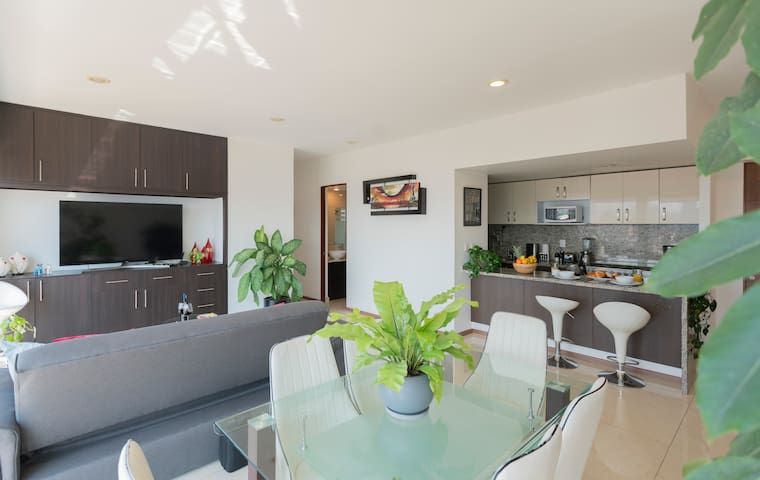 Grand Towers Del Valle 2BR/2BA