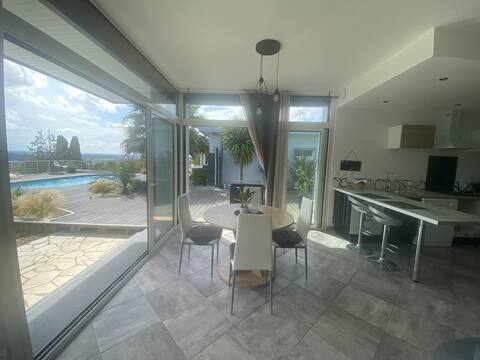 House with panoramic pool and spa views