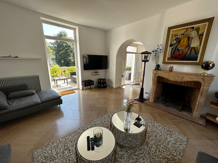 Large House, Town Centre, Pool, Sleeps 12 - Beaune