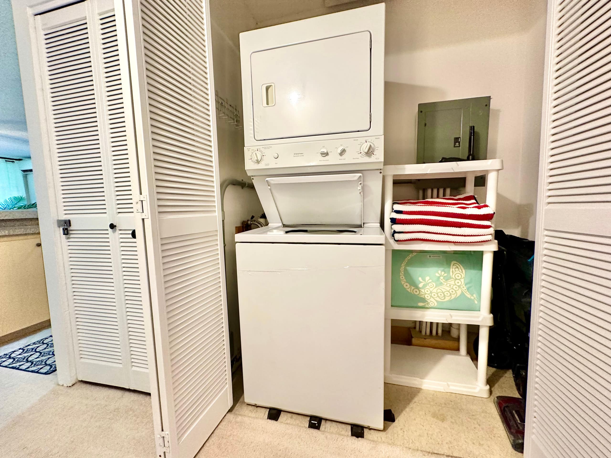 Private, 5 minutes to downtown & beach - Photo 18