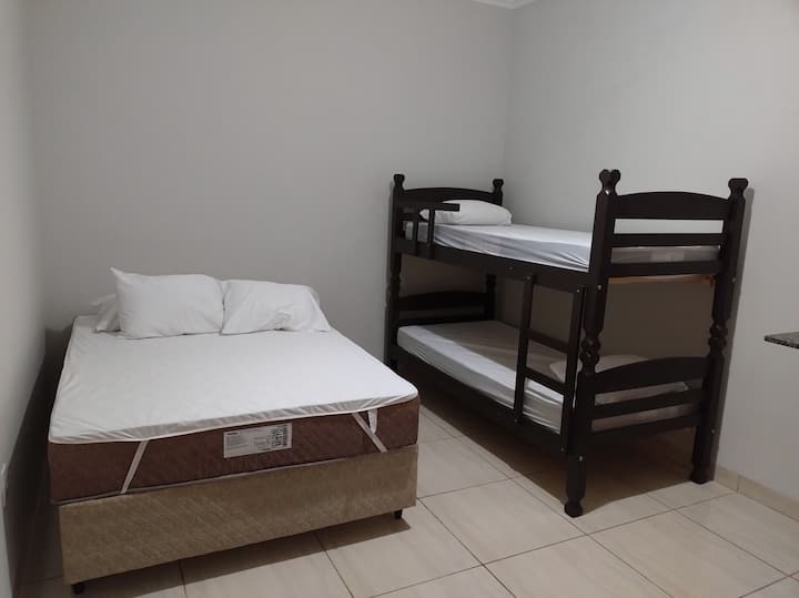 Habitación 2
1 cama doble y  1 litera