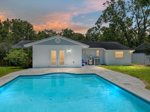 Tampa/Lakeland/Theme Parks Pool Home 2 mins to I-4
