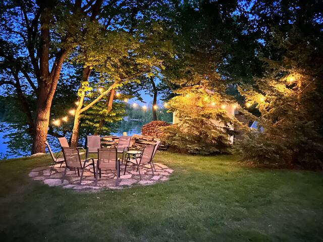 Log Cabin on lake near Mpls – Sleeps 14 gallery image 4