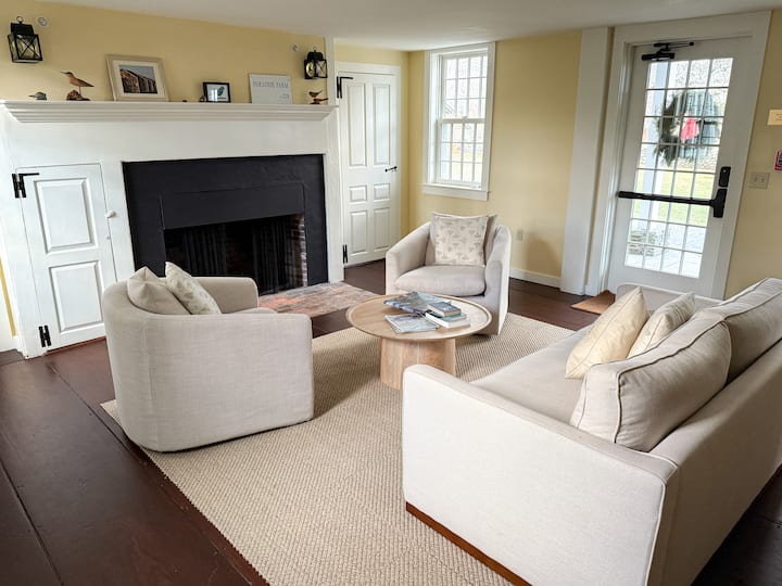 Historic 6br Farmhouse On 300-acre Bird Sanctuary - Newport, RI