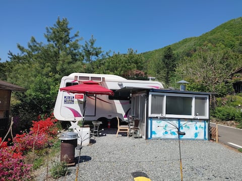 Luxurious Caravan Vacation Home in Punggyeong Village, Block 1 – Enjoy the forest, river, birdsong, 