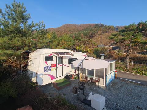 Punggyeong Village Private Home, Building 1, Luxurious Caravan Hotel, Vacation Home in the Forest, S