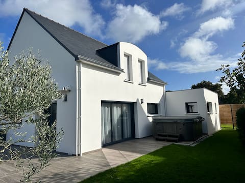 Family home, pool & spa
