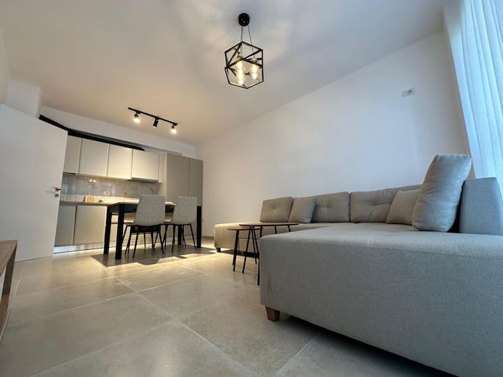 Sala de estar con sofá cama ( capacidad para dos personas, ya sea como dos camas individuales o como cama matrimonial)