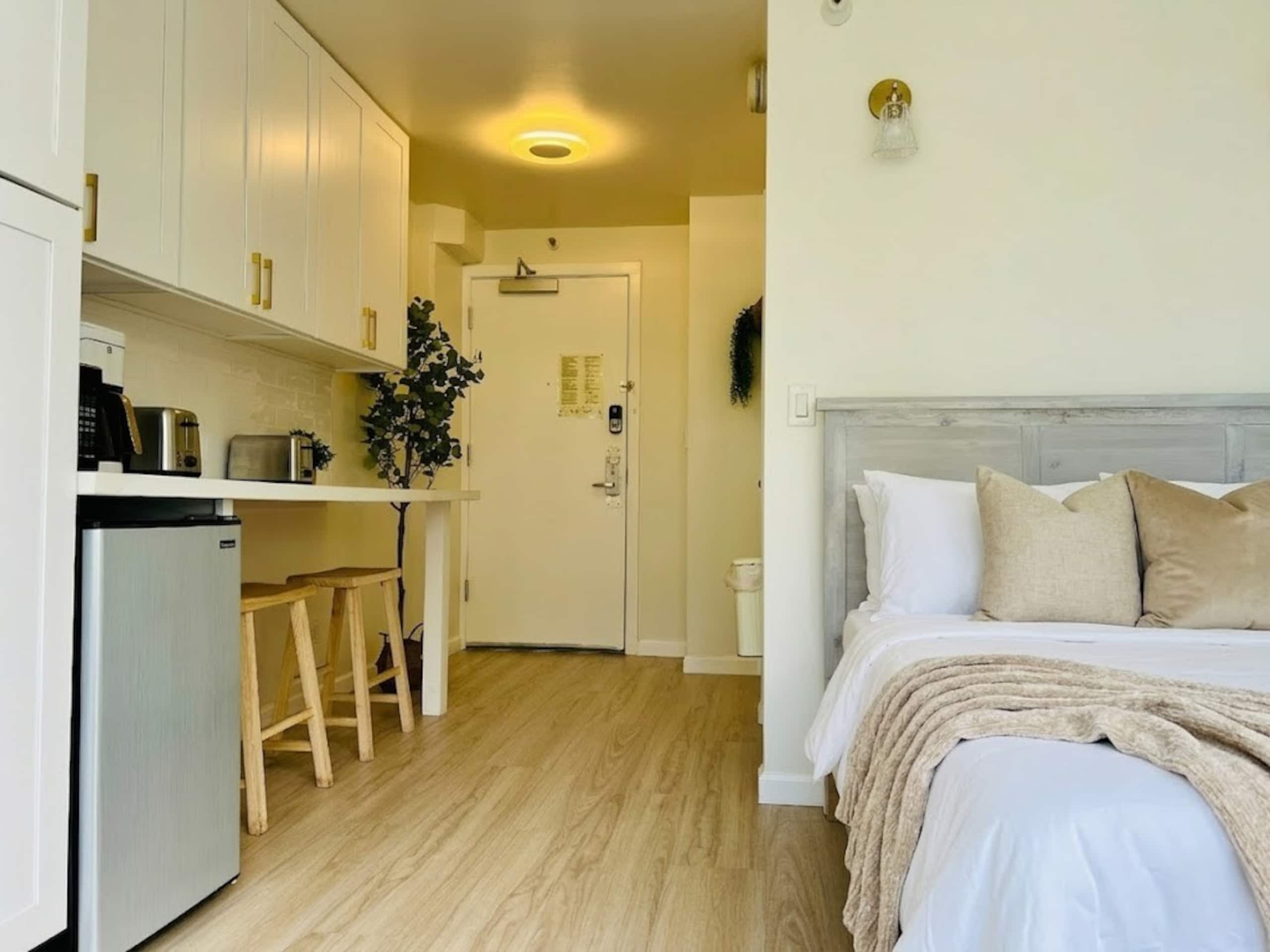 Cozy Studio at the Heart of Waikiki - Image 10