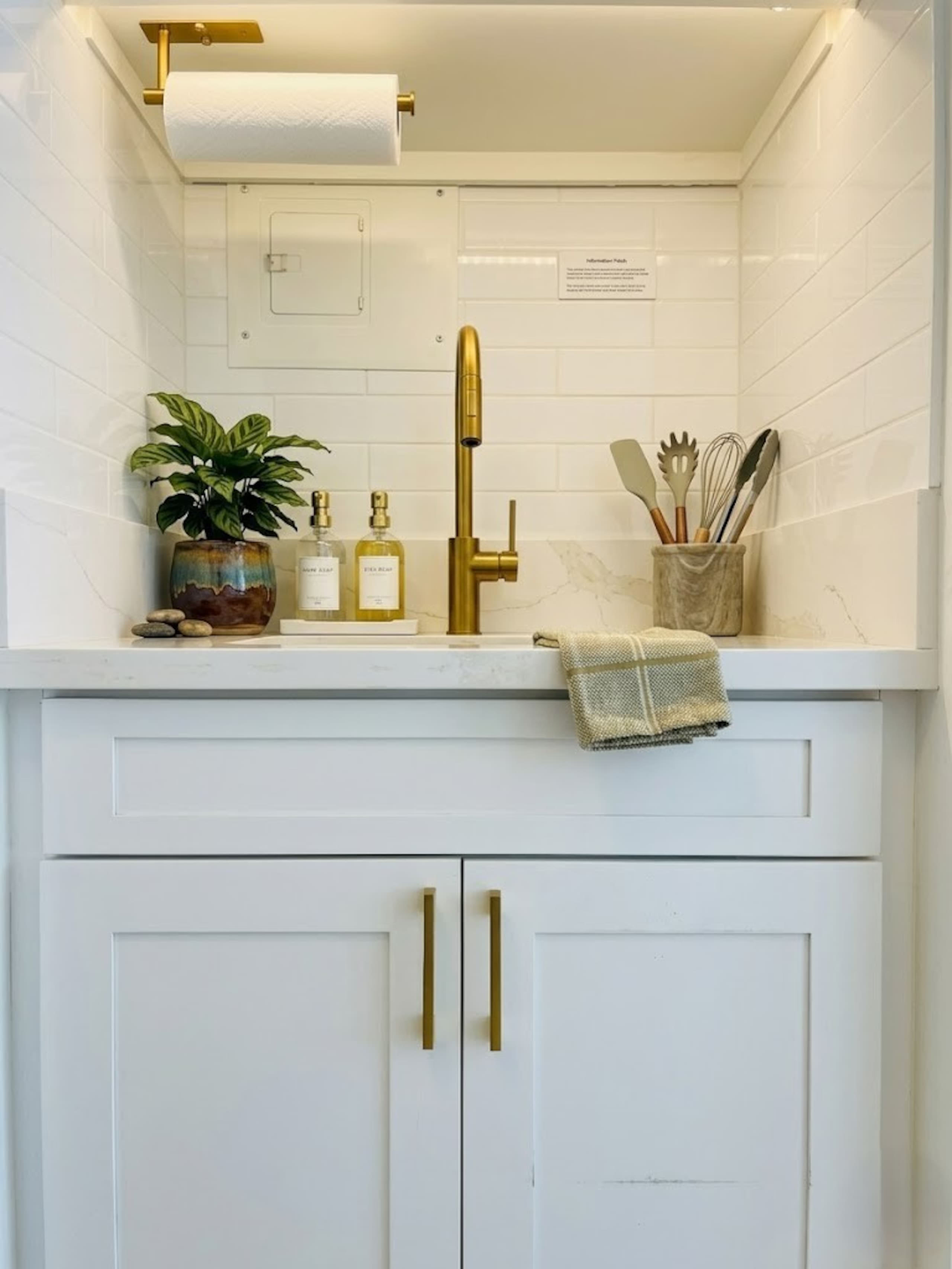 Cozy Studio at the Heart of Waikiki - Image 6