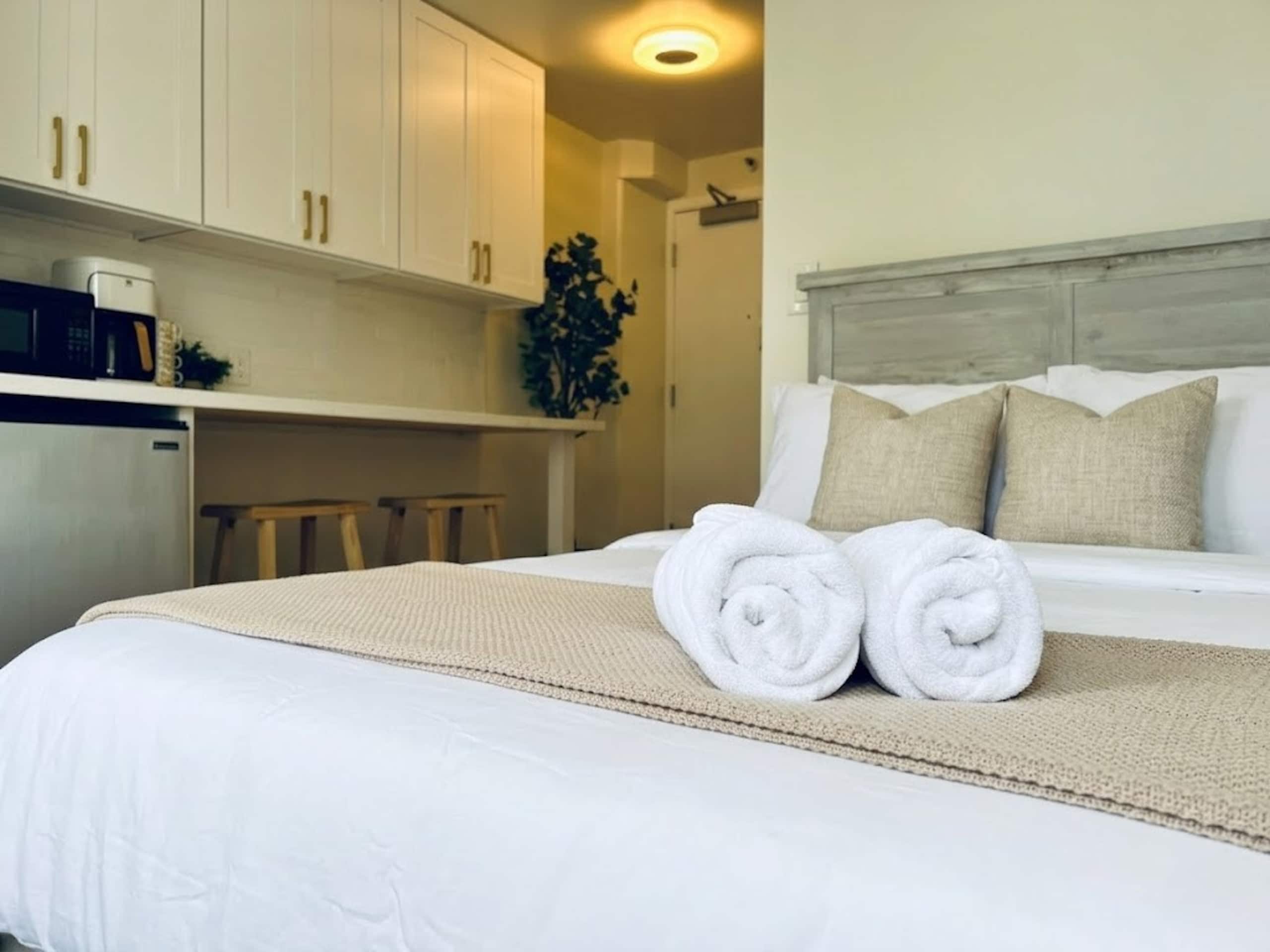 Cozy Studio at the Heart of Waikiki - Image 3