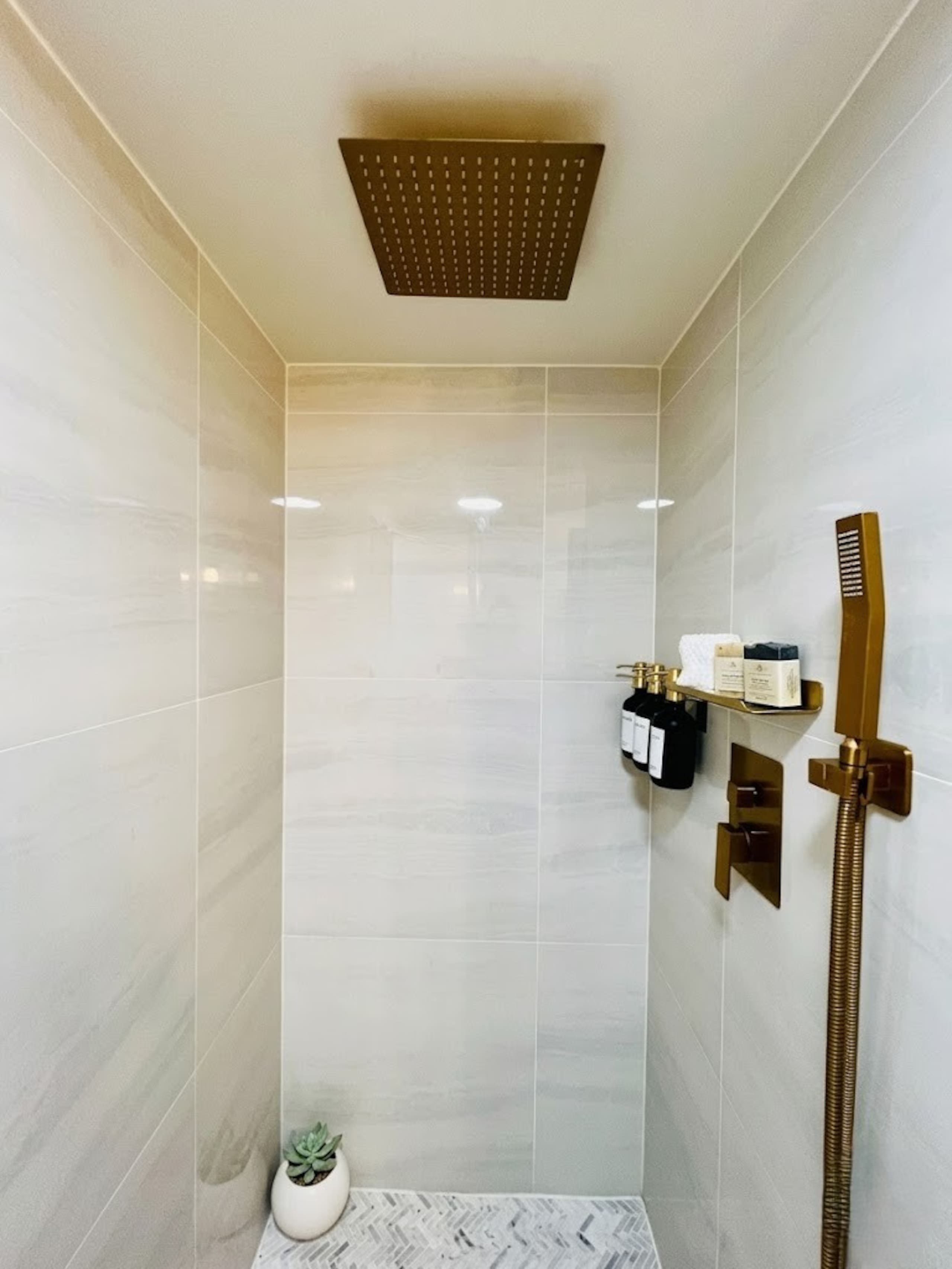 Cozy Studio at the Heart of Waikiki - Image 15