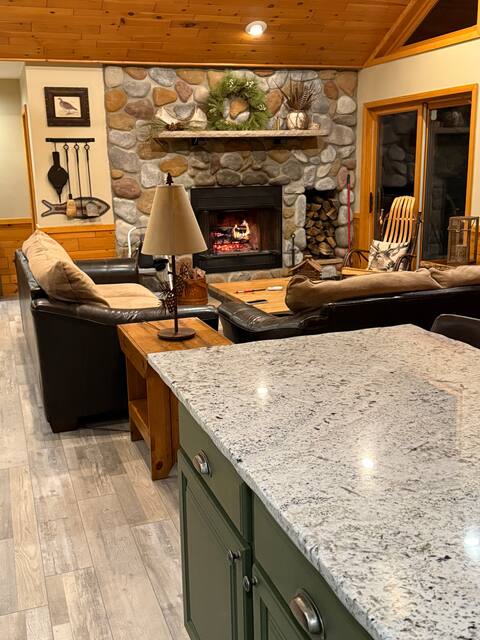4 bdrm/3ba Nwoods Lake Home. On snowmobile trails!