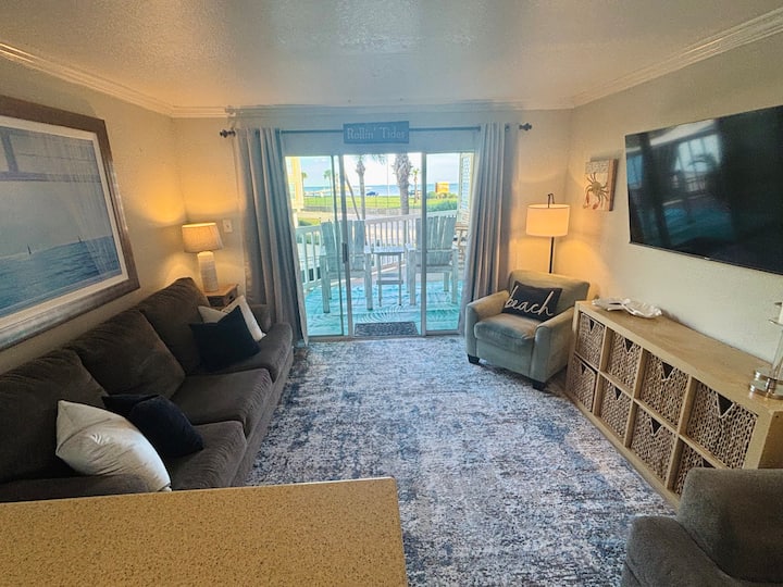Rollin’ Tides~seawall~beachfront~sleeps 4 - Galveston, TX