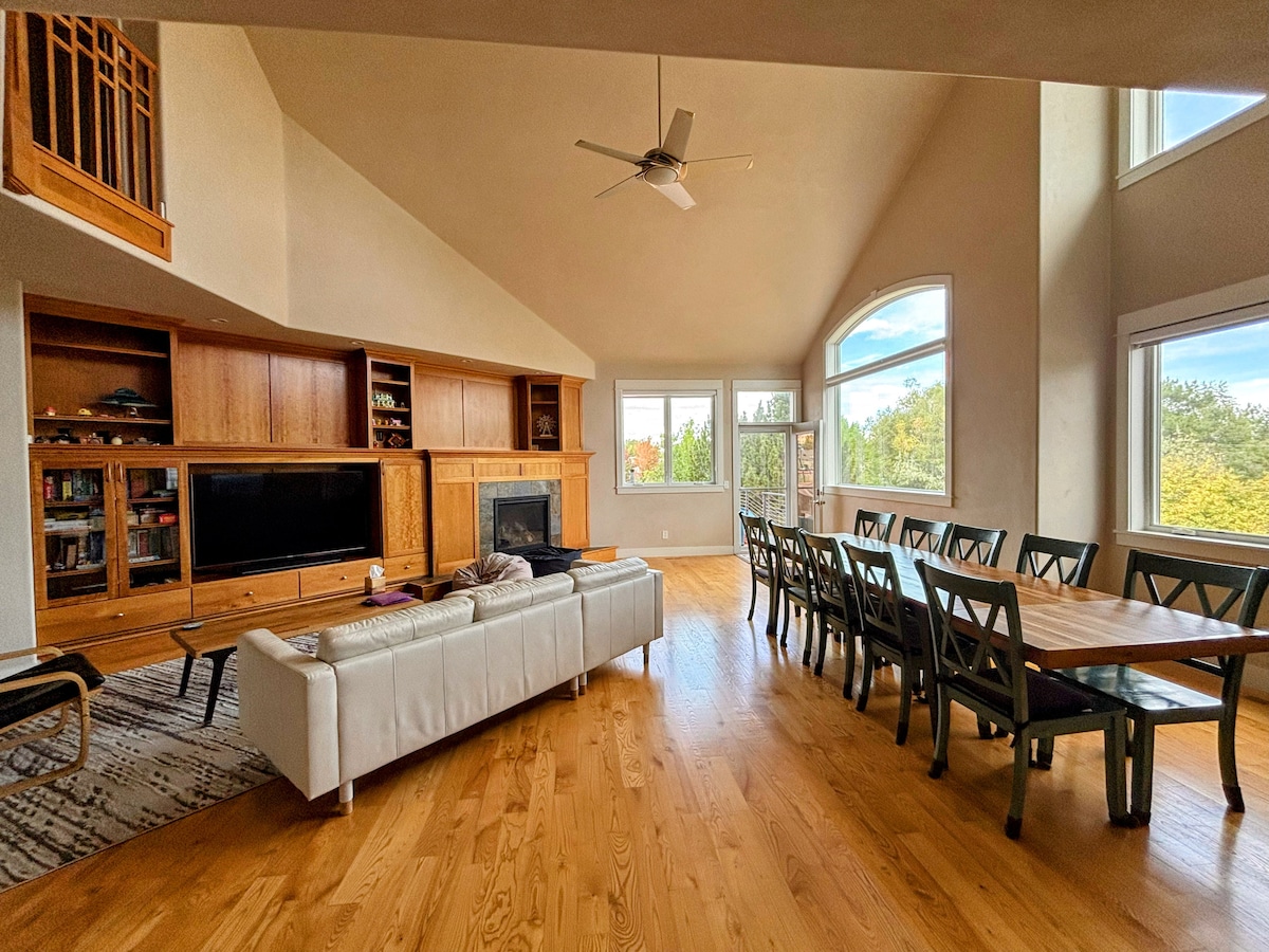 Successful Airbnb property: Relaxing Boulder Home | Walk to Trails and Stores in North Boulder