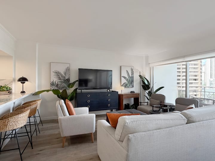 Aloha + Parking + Balcony + Sleep Up To 6 Guests! - O‘ahu, HI