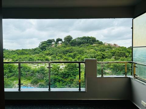 Green House- Hill View - 3BHK near Hi-Tech City