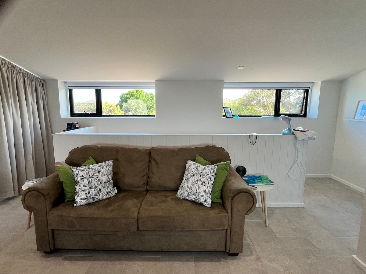 Popular Airbnb listing: Sandy Bay Studio in Port Elliot