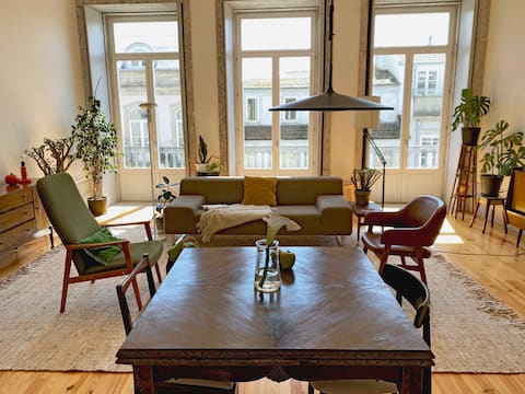Imóvel de sucesso: NEW Apartment on a Historic Street em Porto
