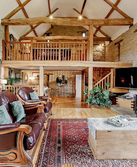 Cosy luxury Grade II listed barn