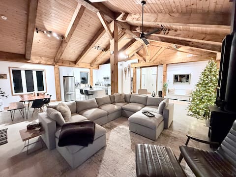 Modern Timber-Frame Cottage with Jacuzzi® Hot Tub