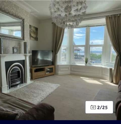 4 bed apartment by the sea