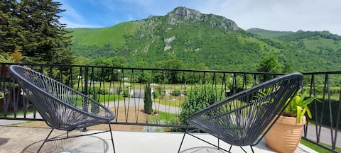 House with terrace 
panoramic view of mountains