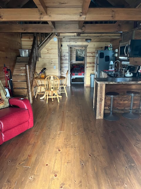 Successful Airbnb property: Riley's Roost in Geneva On The Lake