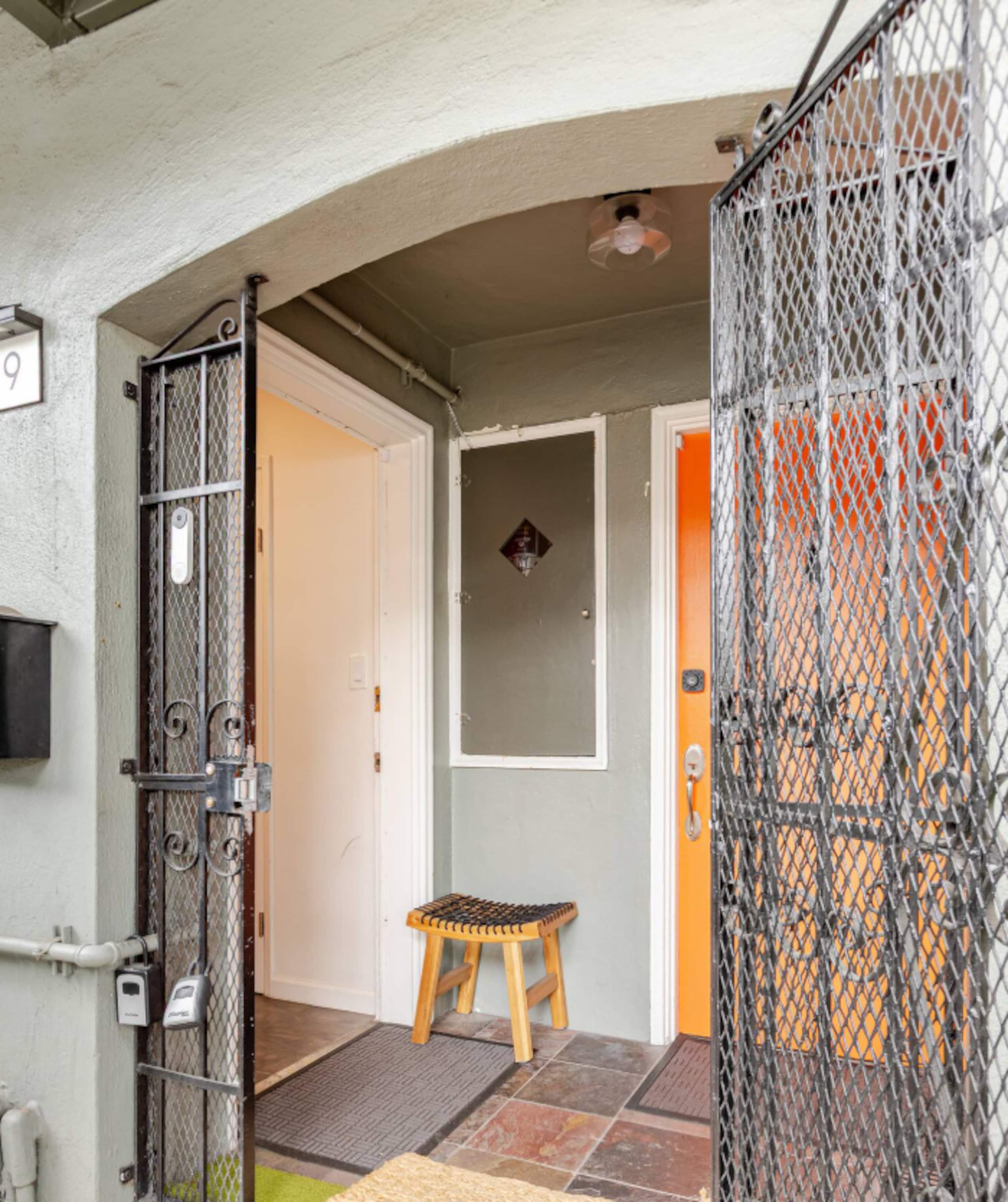 Modern Sunnyside Apartment/Remote work friendly - Image 2