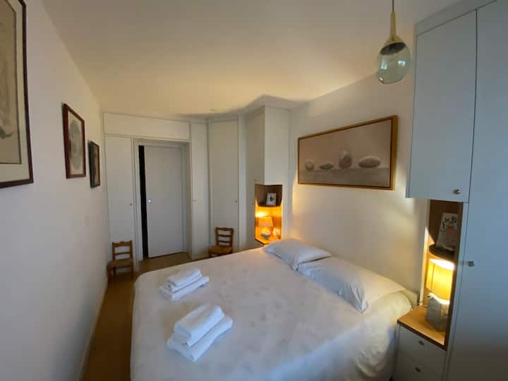 เตียงนอนสบายและสบายมาก 