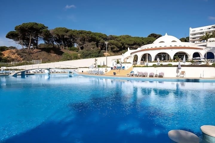 Beachfront Stay! Two Relaxing 2br Units, 2 Pools! - Albufeira