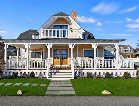Beautiful 6 Bedroom Home Overlooking Beach