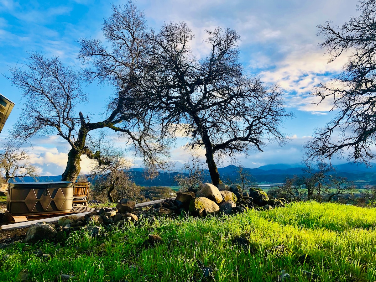 The view from the hot tub...Truly breathtaking. Currently being repaired. Hot tub season will begin soon. We apologize for the inconvenience as we wait for parts to arrive from Chi