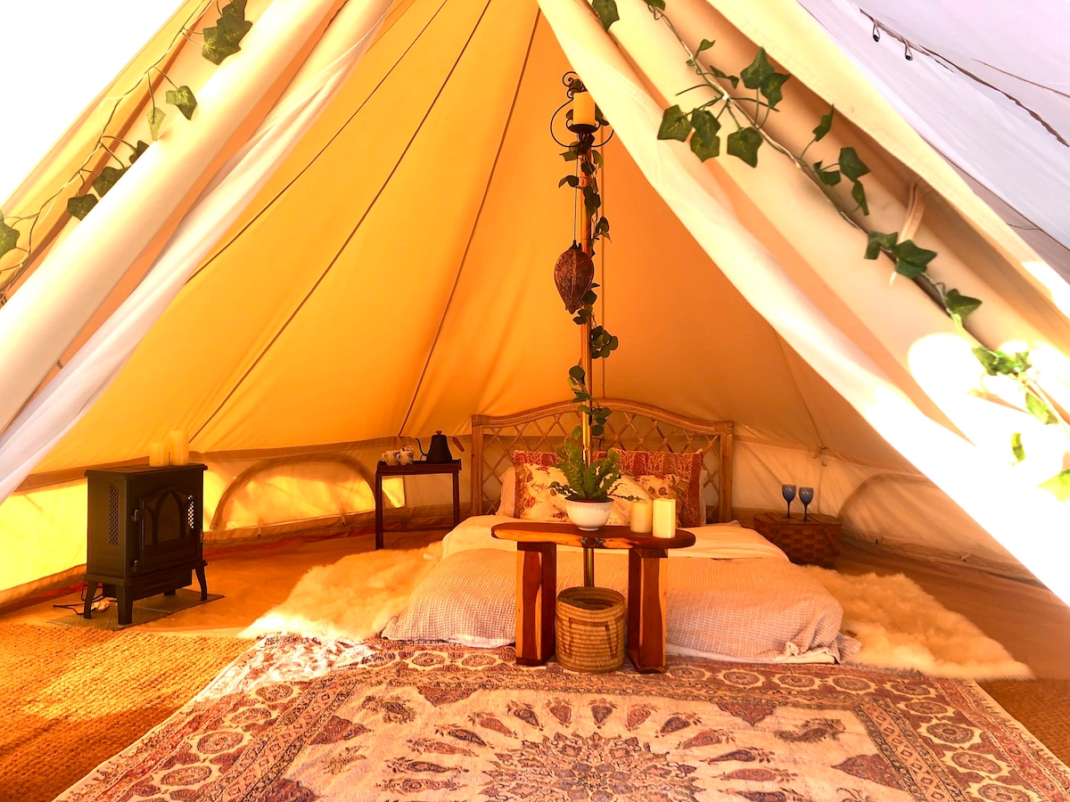 Glowing on a sunny Winter morning in the Bohemian Belle, all decked out for Winter with ivy and eucalyptus fairy lights, electric infrared fireplace (just flip a switch), candles o