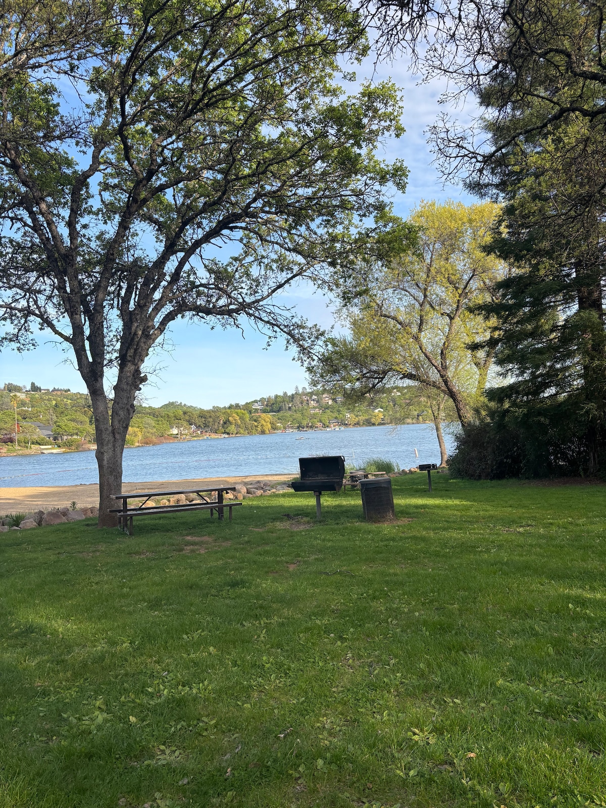 Beautiful clean secret lake is accessible by a 15 minute walk, this is only accessible if you walk in, and has a sandy beach and views of Mt. Konocti. at Bohemian Belle Yurt in Hid