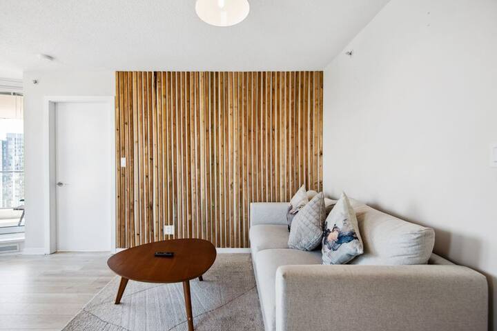 Insane View/Stadium/Pool/HotTub/Stand Desk/Sleep 7 gallery image 2