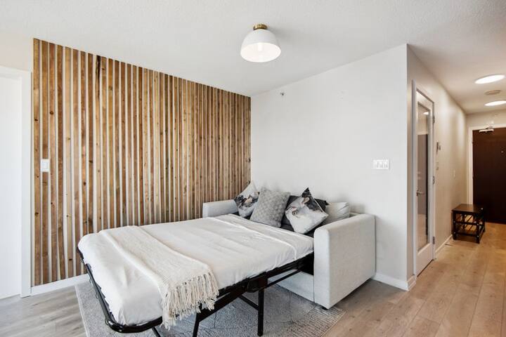 Insane View/Stadium/Pool/HotTub/Stand Desk/Sleep 7 gallery image 5