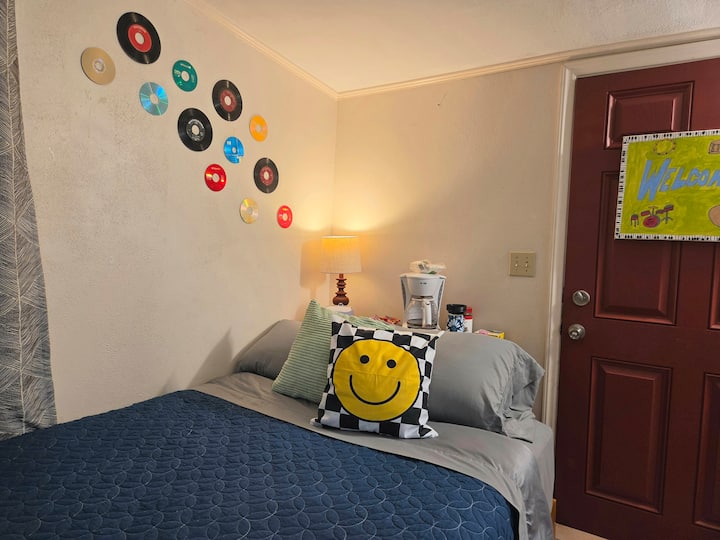 Central Studio Short Drive To Beach W/ Fenced Yard - Dunedin, FL
