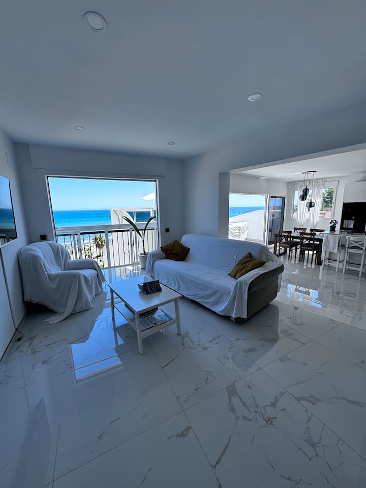 Beachfront Heaven Apartment - Carvajal Beach - Fuengirola