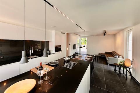 Visit Hasselt in comfort! Free parking.