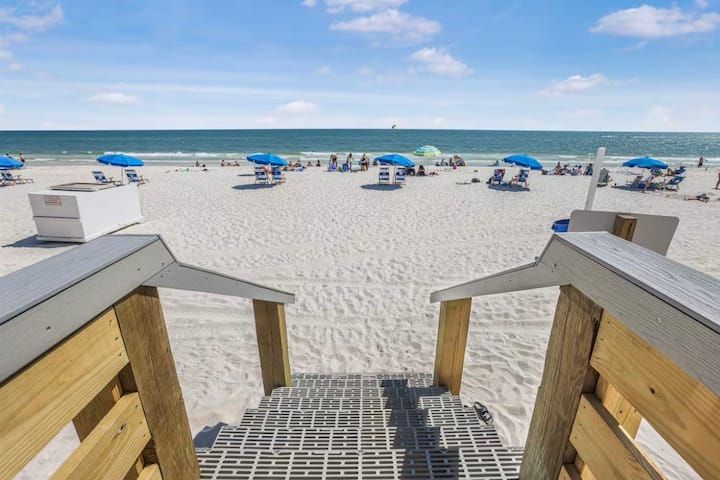 Gulf View | Private Beach Access I Pool | Sleeps 7 - Gulf Shores, AL