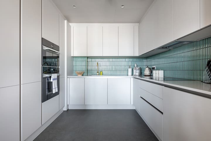 Luxury 2Bed Soho Higher Floor Golden Square View gallery image 5