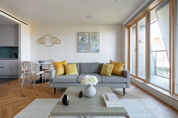 Luxury 2Bed Soho Higher Floor Golden Square View gallery image 3