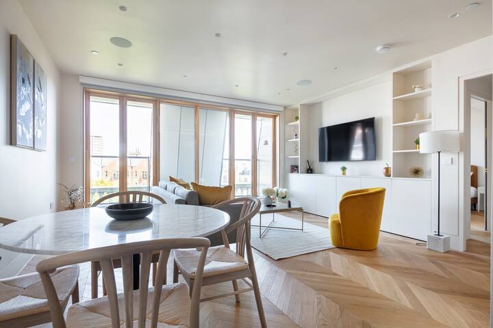 Luxury 2Bed Soho Higher Floor Golden Square View gallery image 4