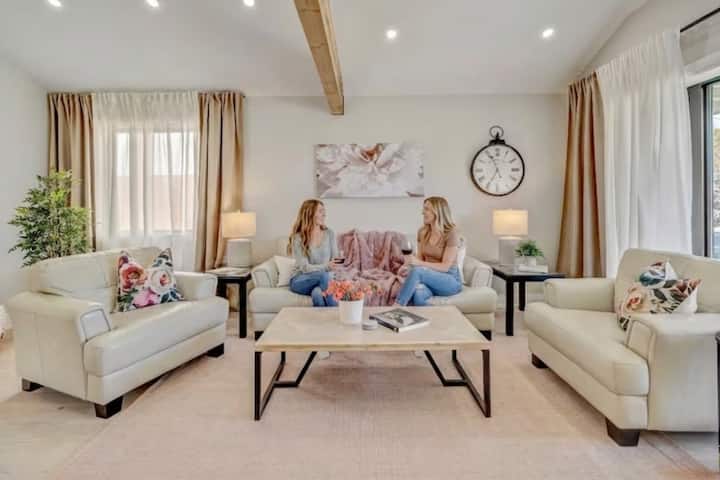 King Bed | Hwy Access | Parking - Mississauga