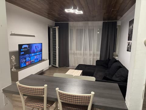 Leistungsstarkes Airbnb: Offenbach 2 room EBK, with balcony - newly renovated in Westend