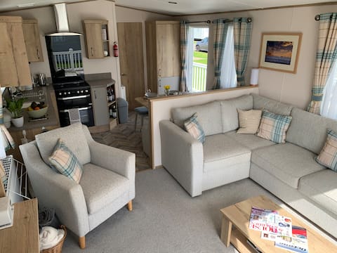 Top Airbnb: Our Little Palace in New Milton